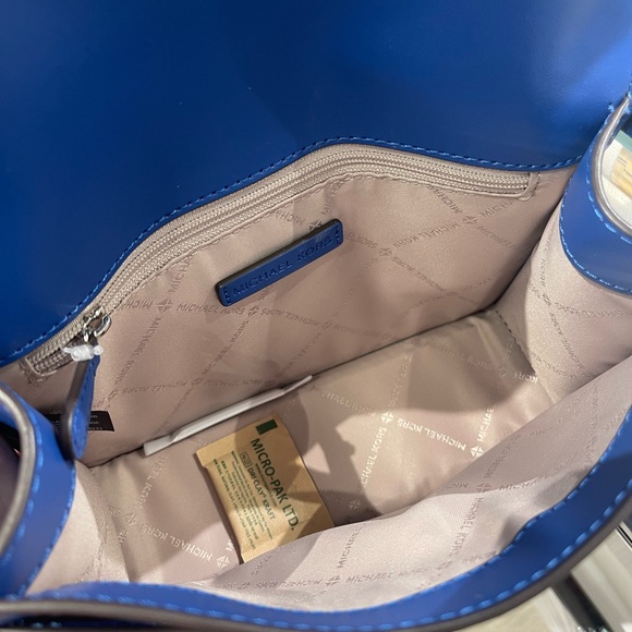 Michael Kors Greenwich Sm Ombré Color-Block Signature Logo Flap Crossbody
Galaxy - Picture 7 of 16